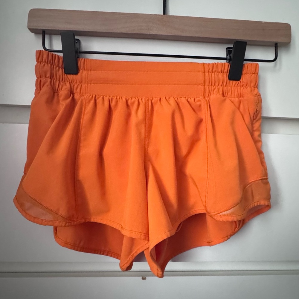 Women's low Waist Orange Athletic Shorts Lulu Lemon size 4 (2.5 length)
